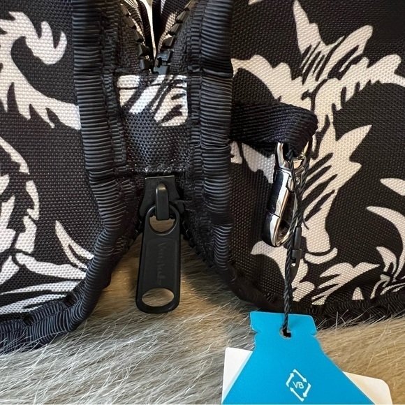 New VERA BRADLEY Glass Vines Lighten Up Two-Pack Collapsible Travel Pet Bowls - Picture 8 of 13